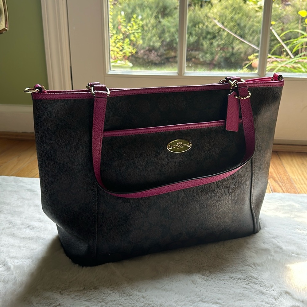 Coach brown shoulder bag with accompanying shoulder/crossbody strap & dust bag